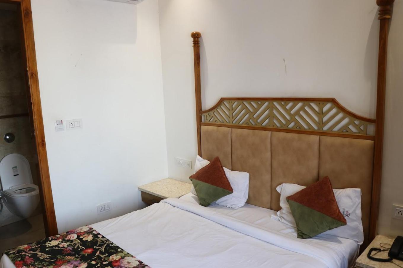 Hotel Rv Golden Amritsar Exterior photo